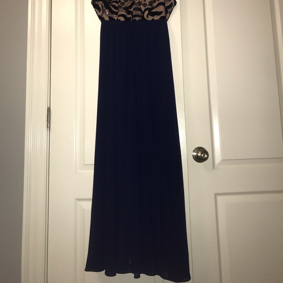 Selling a Davis bridal dress (never been worn) - Picture 2 of 3